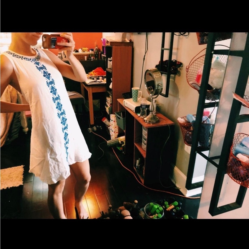 Dress - Picture 9 of 11